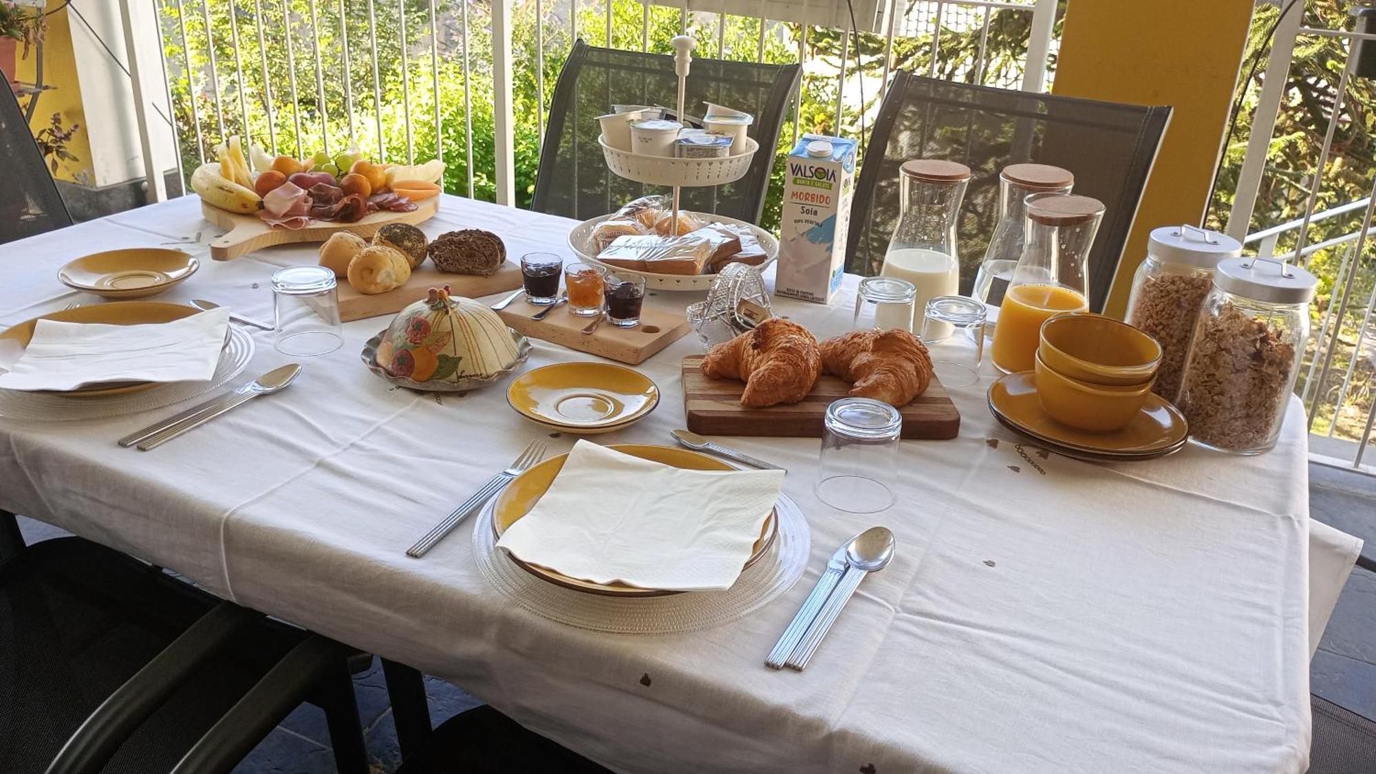 Il Giardino Di Cres Bed & Breakfast Esino Lario Luaran gambar